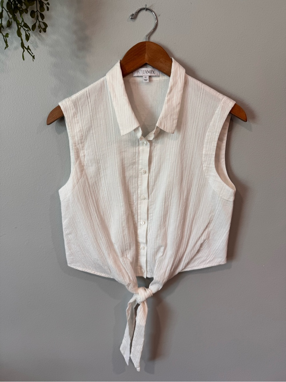INTERMIX White Sleeveless Tie-Front Button Down Shirt Size M